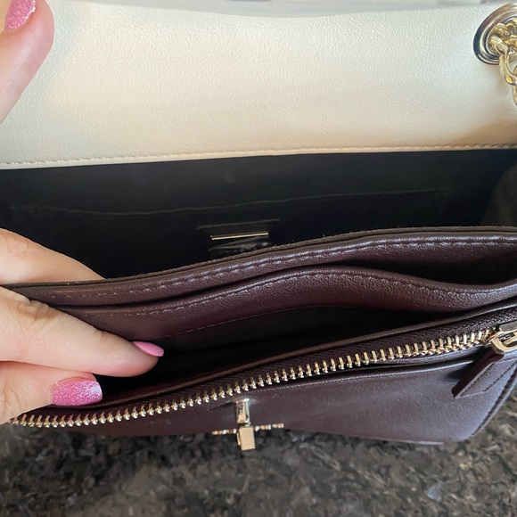 Guess~Los Angeles~ Cross Body Purse 🤎 - Picture 5 of 7